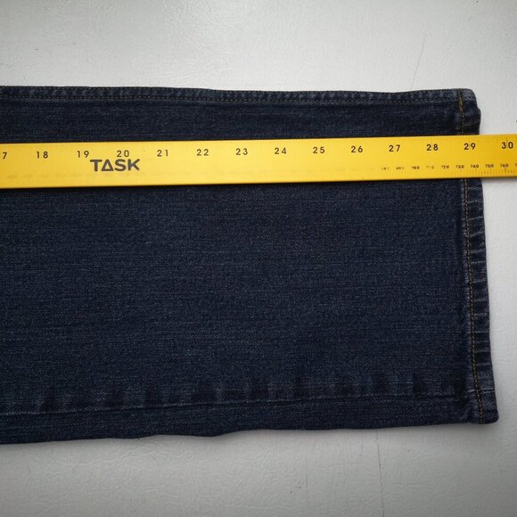 Denver Hayes Men's Size 38/30 Medium Wash Straight Legs Blue Jeans - Picture 14 of 14